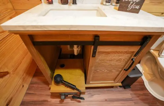 original 1034851034121720629 1790408257